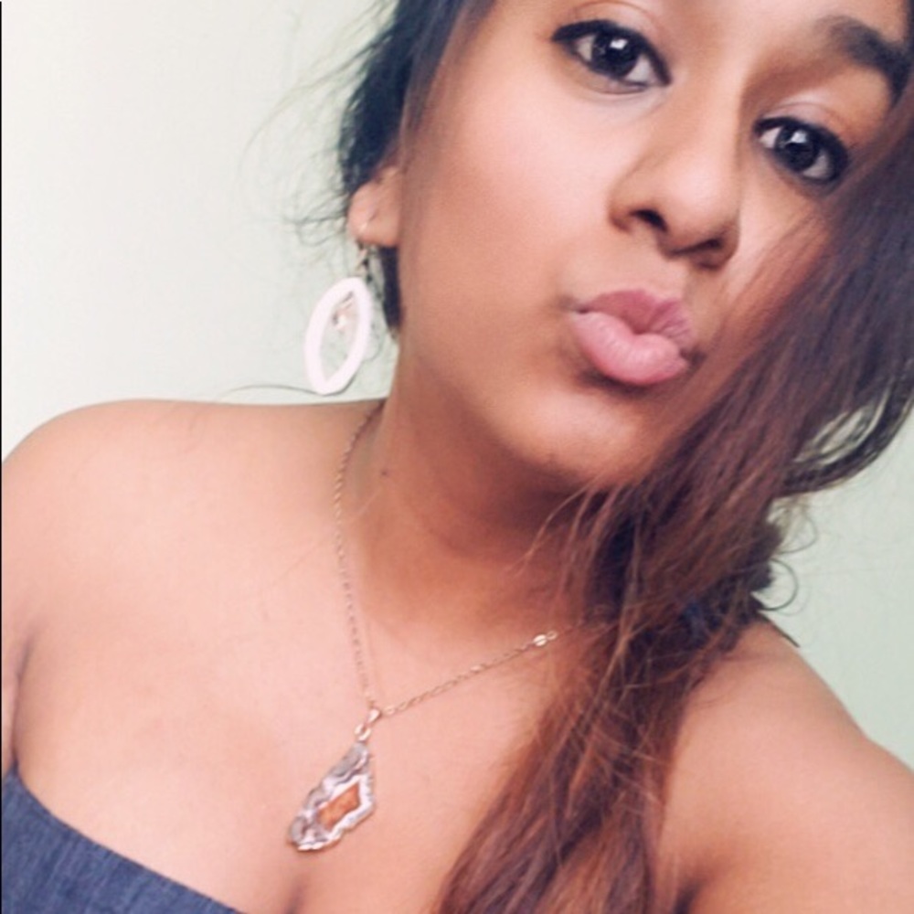 Meet your Posher, Niza